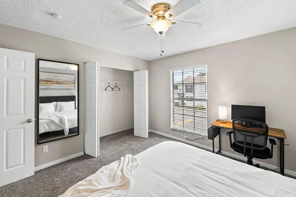 Cozy Townhouse - Gym Pool Golf Fast Wifi 2B2B Apartment Tampa